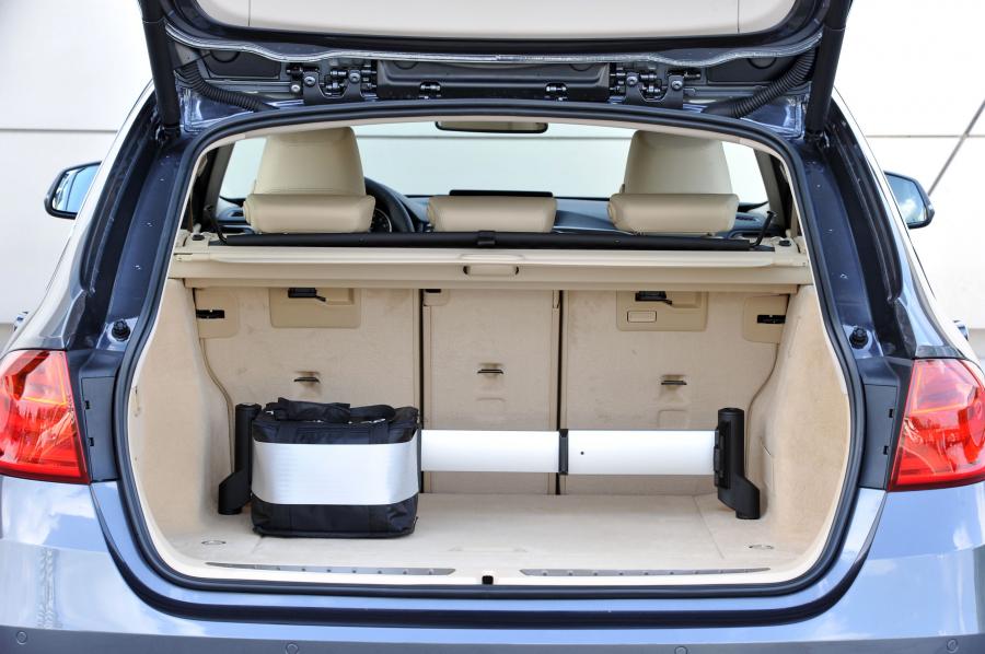  BMW 328i Touring Luxury 2012 года  (фото 35 из 200)